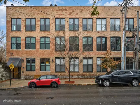 1760 W Wrightwood Ave #204, Chicago, IL 60614