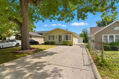 1525 Woodbine Dr, Round Lake Beach, IL 60073