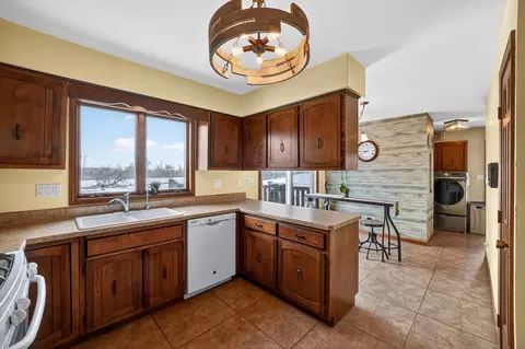 Kitchen - 9623 S Carls Dr, Plainfield, IL 60585 photo 5 of 6