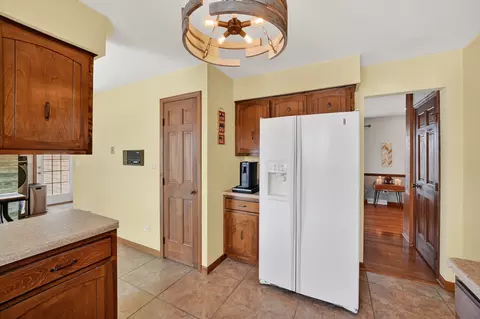 Kitchen - 9623 S Carls Dr, Plainfield, IL 60585 photo 4 of 6
