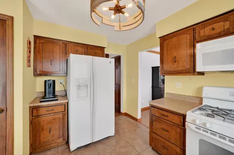 Kitchen - 9623 S Carls Dr, Plainfield, IL 60585 photo 3 of 6