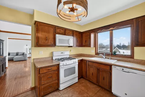 Kitchen - 9623 S Carls Dr, Plainfield, IL 60585 photo 2 of 6