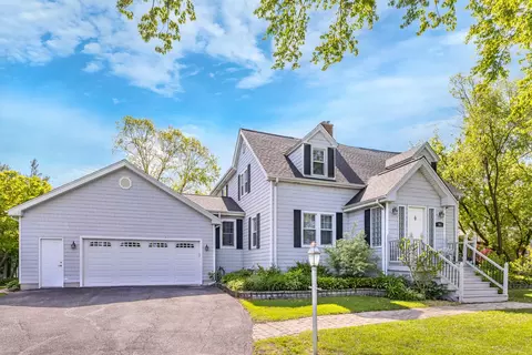 401 Greenwood Rd, Glenview, IL 60025