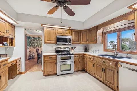 Kitchen - 21851 Helen Dr, Plainfield, IL 60544 photo 1 of 3