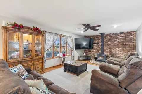 Living - 21851 Helen Dr, Plainfield, IL 60544 photo 2 of 3
