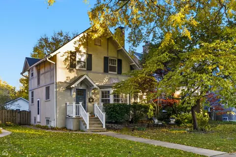 2221 Lincolnwood Dr, Evanston, IL 60201
