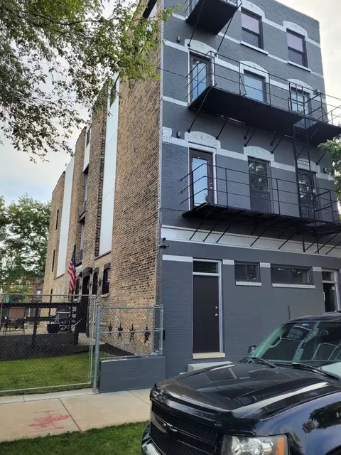 1445 W 16th St, Chicago, IL 60608