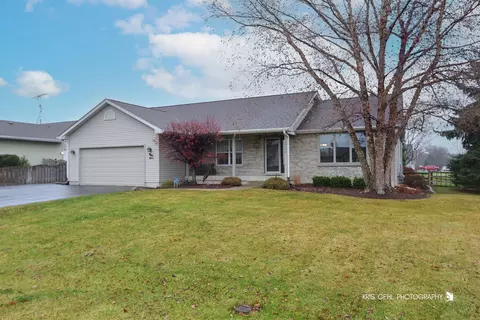 10106 Sharon Ln, Hebron, IL 60034