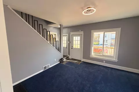 Living - 353 S 5th Ave S, Kankakee, IL 60901 photo 1 of 3