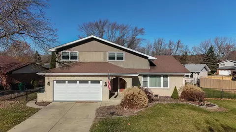 12210 Lake View Dr, Orland Park, IL 60467
