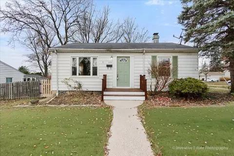 302 S Park St, Westmont, IL 60559