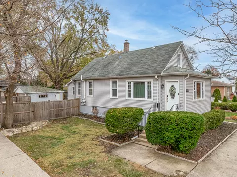 9201 S 52nd Ave, Oak Lawn, IL 60453