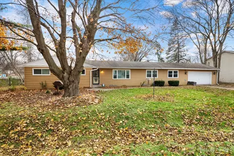 7207 Hiawatha Dr, Wonder Lake, IL 60097