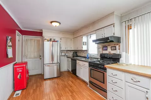 Kitchen - 27429 S Scheer Rd, Manhattan, IL 60442 photo 1 of 2