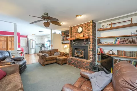 Living - 27429 S Scheer Rd, Manhattan, IL 60442 photo 4 of 4