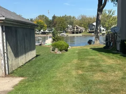 Exterior - 309 N River Rd, Fox River Grove, IL 60021 photo 2 of 4