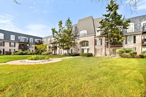 5200 Carriageway Dr #302, Rolling Meadows, IL 60008 photo 4