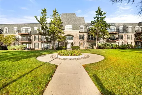 5200 Carriageway Dr #302, Rolling Meadows, IL 60008 photo 2
