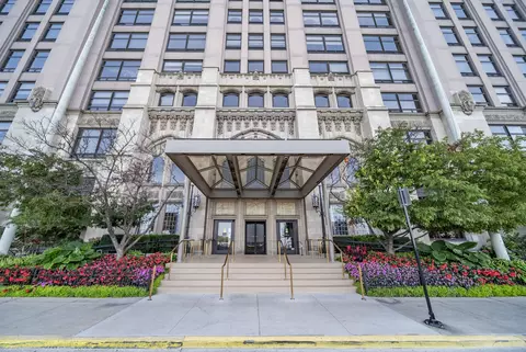 680 N Lake Shore Dr #604, Chicago, IL 60611