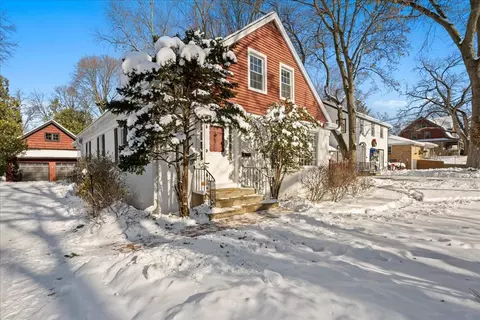 124 W Crystal Lake Ave, Crystal Lake, IL 60014