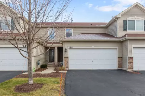 255 Wildmeadow Ln, Woodstock, IL 60098