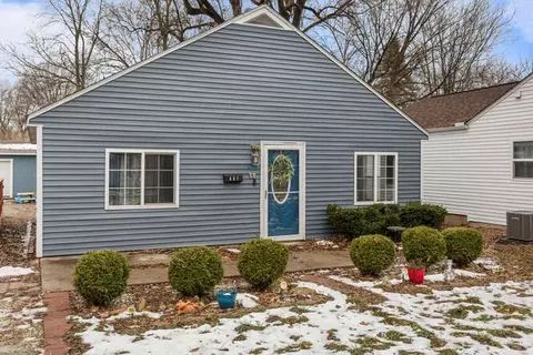607 N James St, Champaign, IL 61821