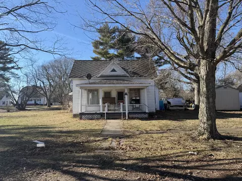 306 S Howard St, Newman, IL 61942