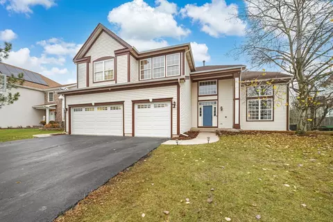 601 Lake Cornish Way, Algonquin, IL 60102