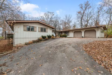 4 N645 Mohican Ln, Elburn, IL 60119