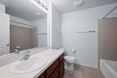 Bath - 3115 Town Square Dr #206, Rolling Meadows, IL 60008 photo 3 of 3