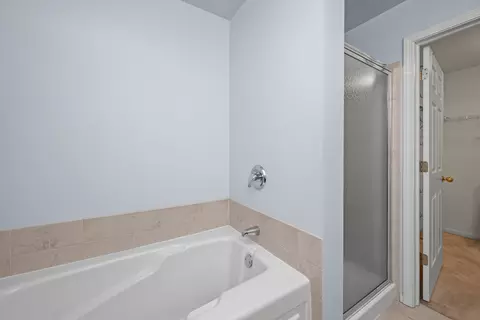 Bath - 3115 Town Square Dr #206, Rolling Meadows, IL 60008 photo 2 of 3