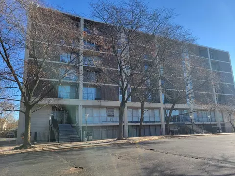 1043 S York Rd #605, Bensenville, IL 60106