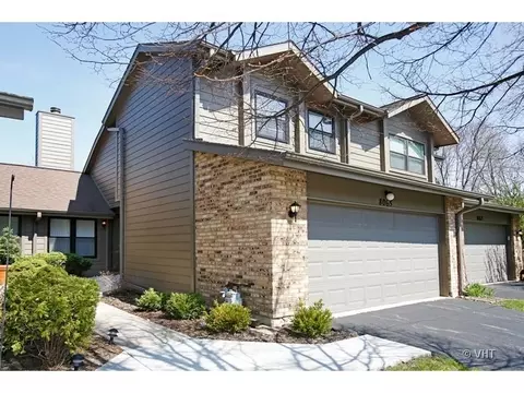 8065 Wildwood Ln, Darien, IL 60561