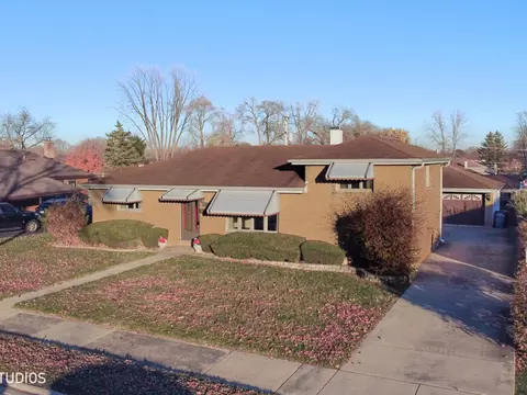 701 N Craig Pl, Addison, IL 60101