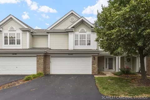 2242 Foxmoor Ln, Aurora, IL 60502