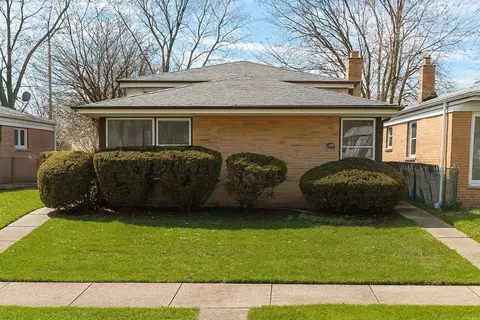 8334 Trumbull Ave, Skokie, IL 60076