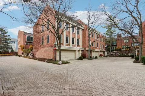 19 Landmark #19, Northfield, IL 60093