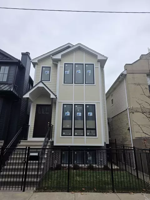 2034 W Erie St, Chicago, IL 60612