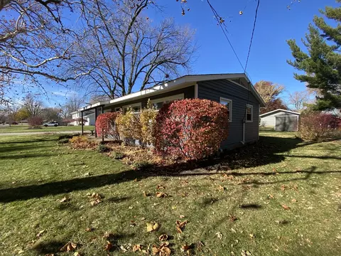 100 E Willow St, Fairbury, IL 61739 photo 2