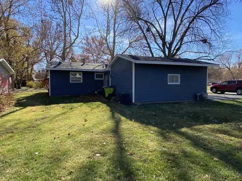 100 E Willow St, Fairbury, IL 61739 photo 3