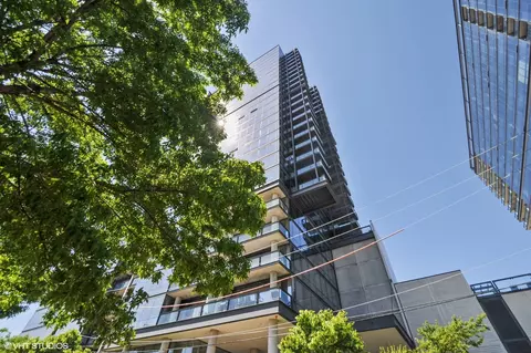 860 W Blackhawk St #301, Chicago, IL 60642