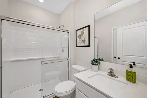 Bath - 308 Astor Ct, Elgin, IL 60124 photo 1 of 3
