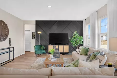 Living - 308 Astor Ct, Elgin, IL 60124 photo 1 of 2