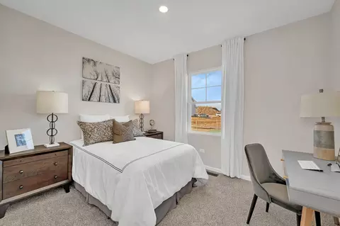 Bedroom - 308 Astor Ct, Elgin, IL 60124 photo 1 of 6