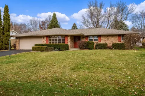 5802 Clarendon Dr, Rockford, IL 61114