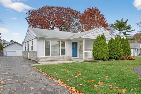 2102 Eastman St, Rolling Meadows, IL 60008