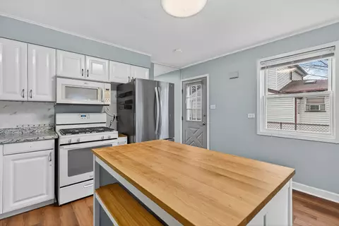 Kitchen - 2102 Eastman St, Rolling Meadows, IL 60008 photo 2 of 3