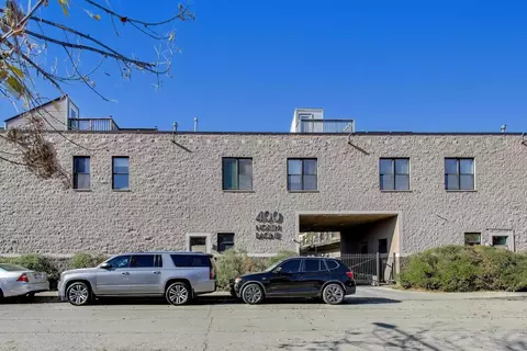 400 N Racine Ave #204, Chicago, IL 60642