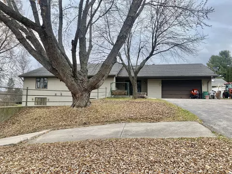19420 Frank Ct, Woodstock, IL 60098