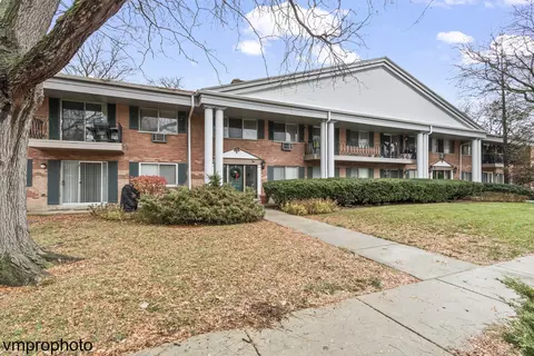 2323 S Goebbert Rd #F109, Arlington Heights, IL 60005